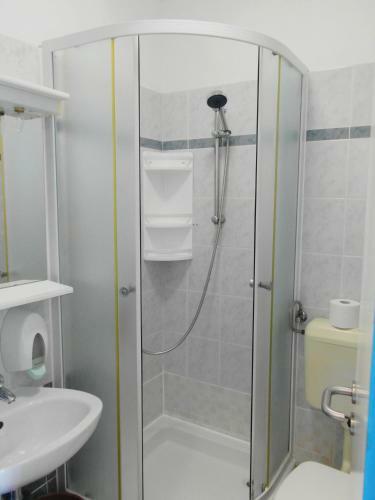 Hostal Blue Wave Apartments