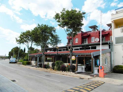 Hostal Blue Wave Apartments