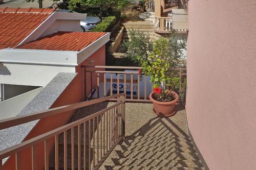 Apartment In Starigrad Paklenica At 200 M From The Sea