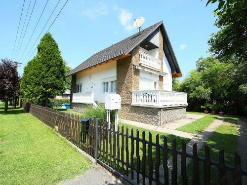 Villa Balatonkereszt�r 2