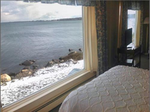 Posada The Quarterdeck Inn By The Sea