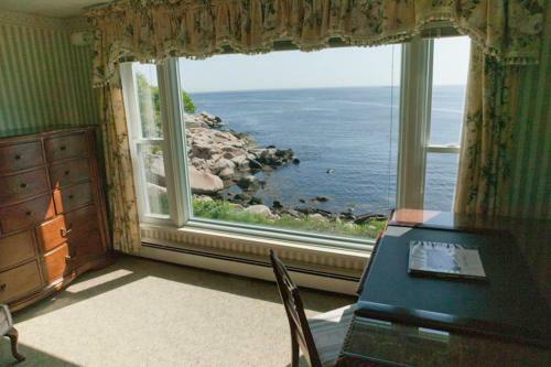 Posada The Quarterdeck Inn By The Sea