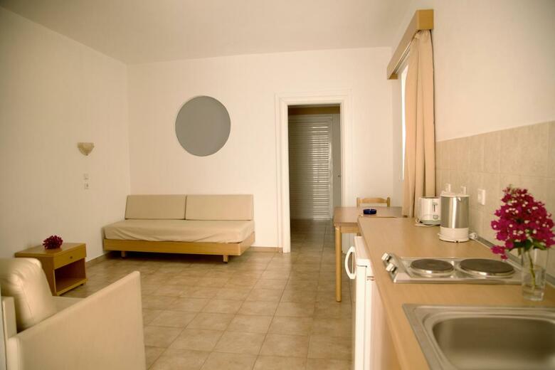 Lambis Studios & Apartments
