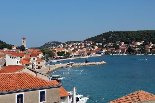 3 Bedroom Apartment In Tisno
