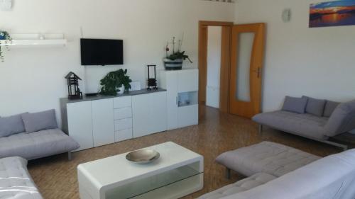 4 Bedroom Apartment In Tisno (8+4)