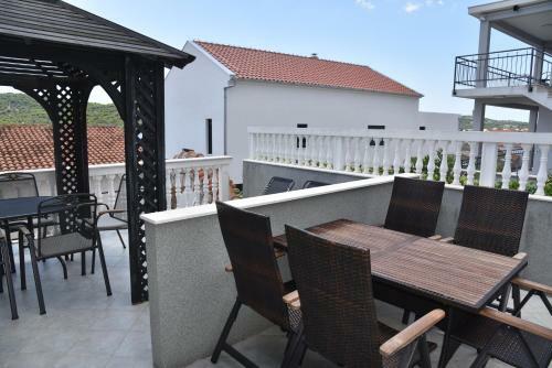 Villa Pina Apartment Nicos