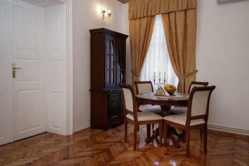 Little Vienna Gold Apartment