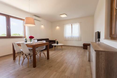 Villa House Nina With Heated Pool