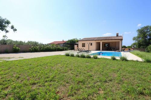 Villa House Nina With Heated Pool