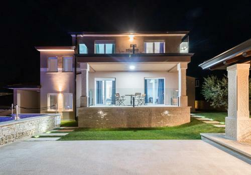 Luxury Villa Maxima II With Large Pool, Sauna And Jacuzzi