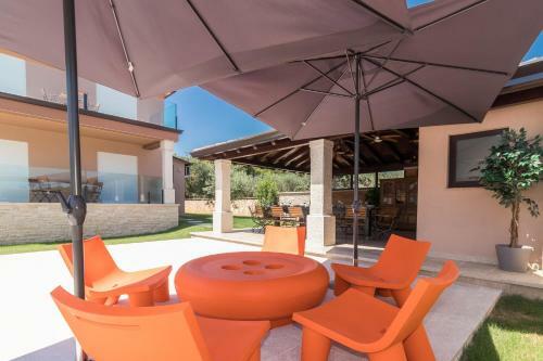 Luxury Villa Maxima II With Large Pool, Sauna And Jacuzzi