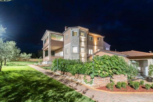 Luxury Villa Maxima II With Large Pool, Sauna And Jacuzzi