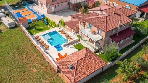 Luxury Villa Maxima II With Large Pool, Sauna And Jacuzzi
