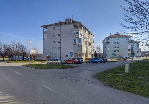 Apartment In Quiet Area With Free Parking