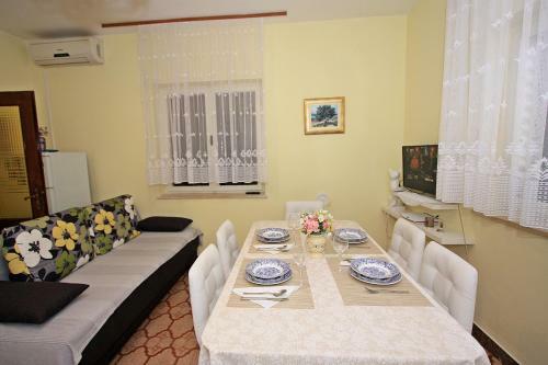 2 Bedrooms Apartment Margarita 4+2
