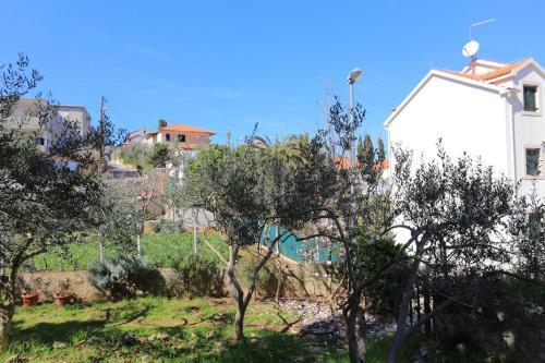 Apartments With A Parking Space Supetar, Brac - 16653