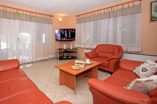 Charming Villa Nika With The Pool