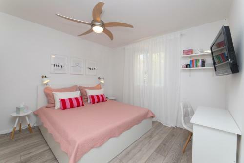 Two Flowers Luxury Apartment