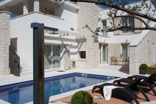 Villa Ginevra By Hmz Villas