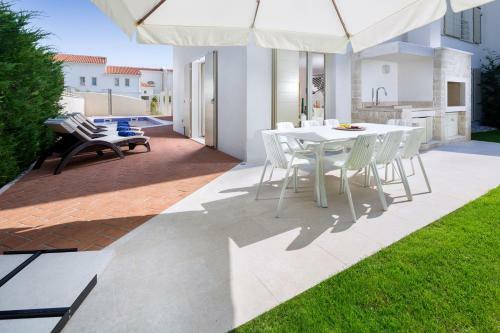 Villa Sylvia By Hmz Villas