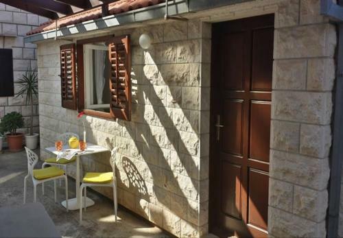 Holiday Home Ivi - 100 M From Sea