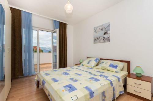 Apartment With Terrace & Private Parking