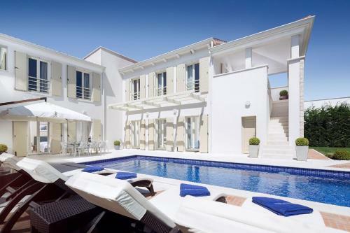 Villa Camelia By Hmz Villas