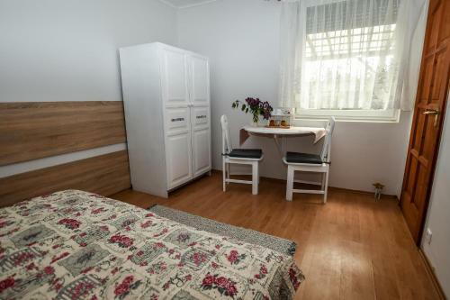 Hostal Marika Vend�gh�za