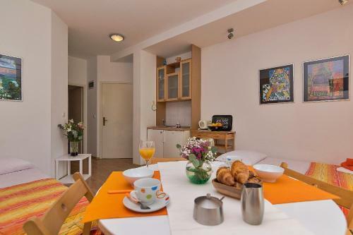 Apartments Ela Tucepi
