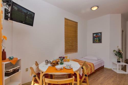 Apartments Ela Tucepi