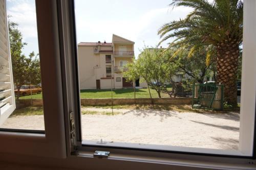 Studio Apartment In Tucepi With Air Conditioning, Wifi, Washing Machine 202-1