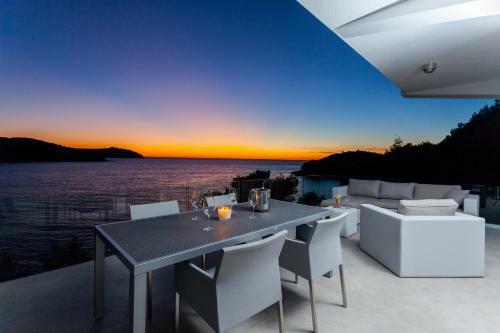 Villa Style And Sea