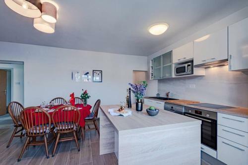 Sea View Apartment Lea