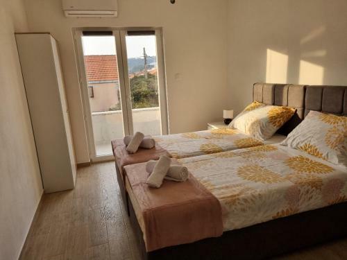 Hostal Rooms & Apartments Mirakul