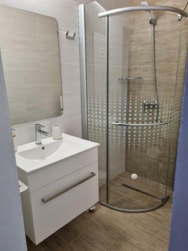 Hostal Rooms & Apartments Mirakul
