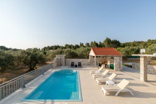 Villa Barbara - Olive Paradise, With Chlorine-free Pool