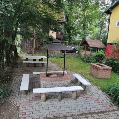 Eszterhai Fah�z