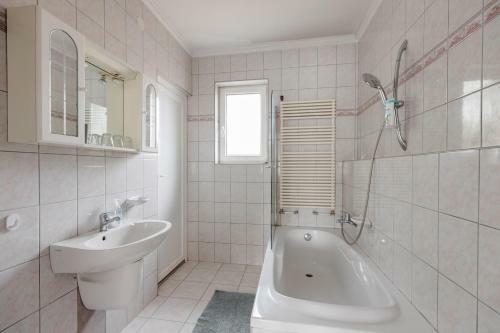 Hostal Airport Jazmin Guesthouse