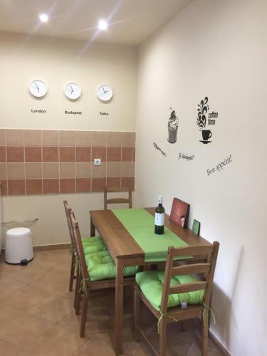 Apartamento Budapest Airport , Accommodation In Vecs�s
