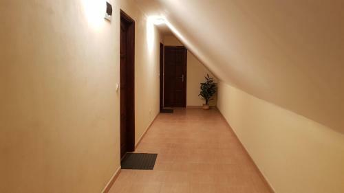 Hostal F?cz�ny Pince �s Vend�gh�z