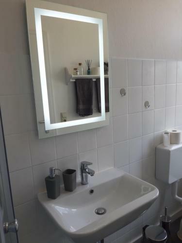 Likehome - 1 Zimmer Apartment Mit Netflix