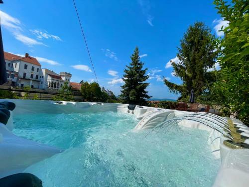 Terrace Apartman Pr�mium Belv�ros Jacuzzival
