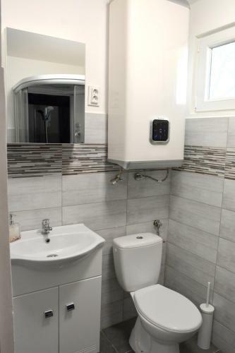 Geszteny�s Apartmanh�z Tiszaalp�r