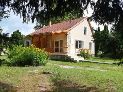 Damjanich Home Close To The Lake