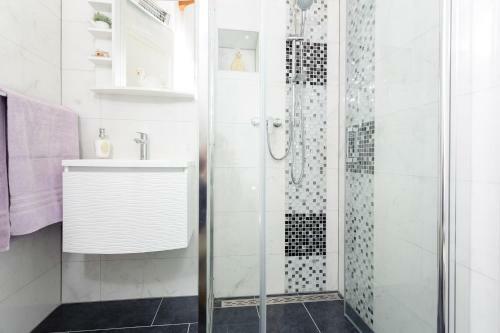Hostal Apartment And Room Nona Stella