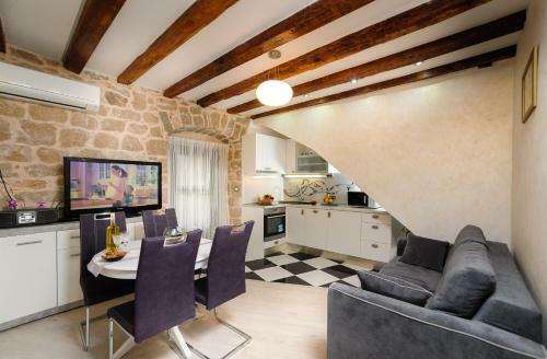 Hostal Apartment And Room Nona Stella