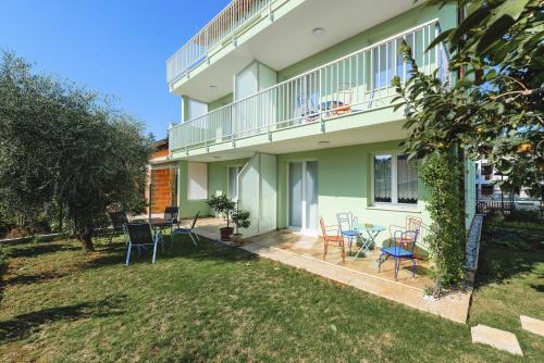 Hostal Andrea House With Apartments