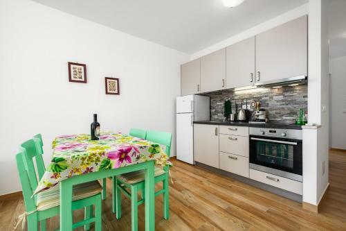 Hostal Andrea House With Apartments