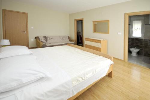 Apartments With A Parking Space Plano, Trogir - 11649