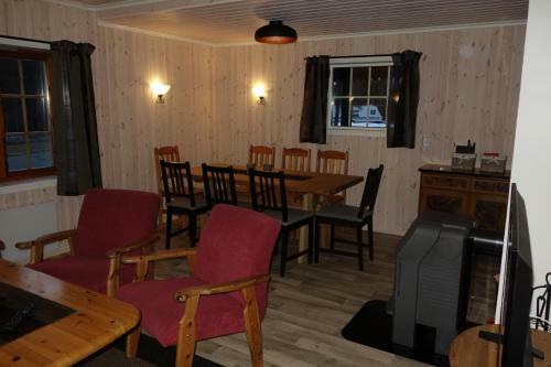 Roste Hyttetun Og Camping